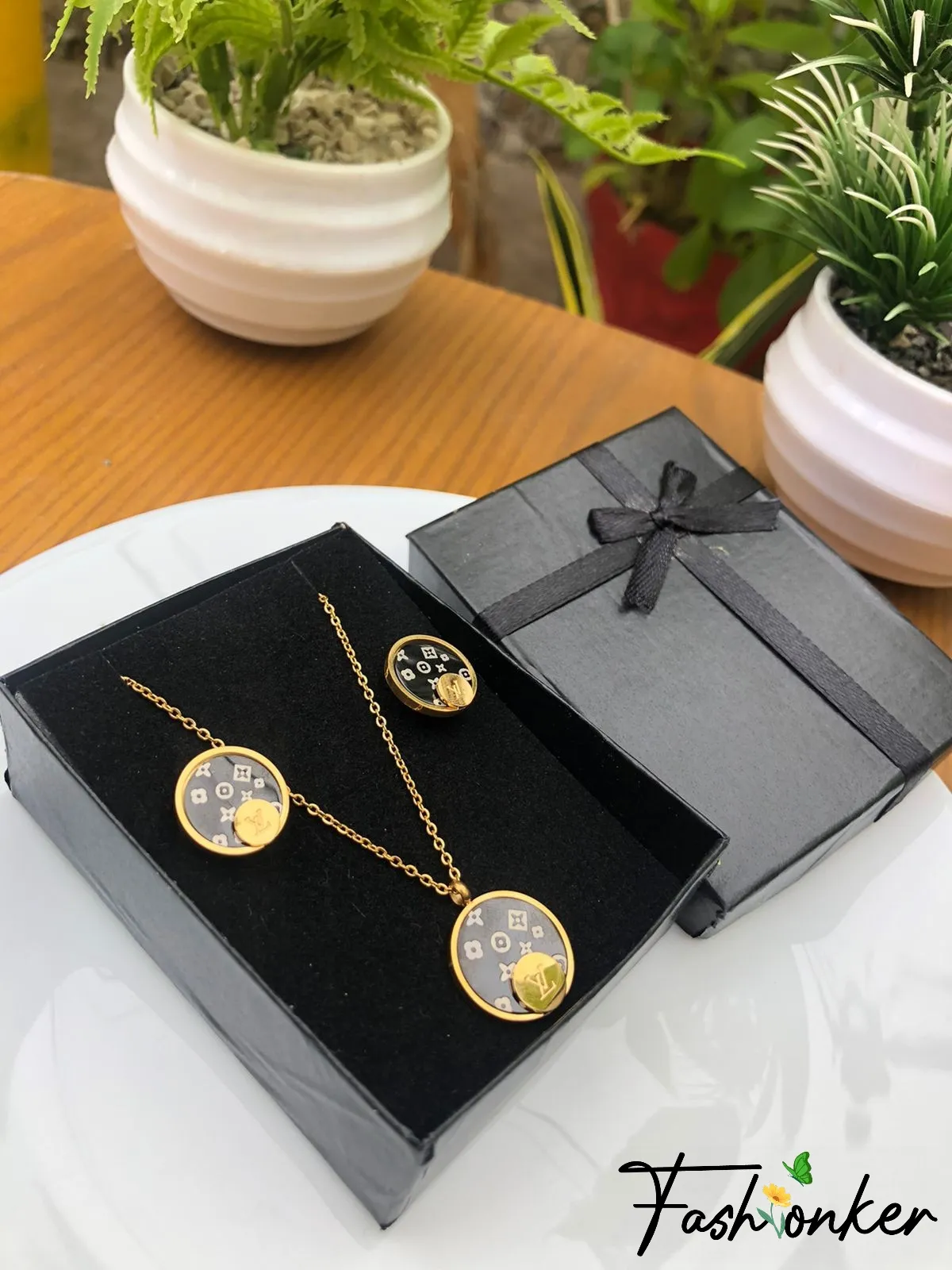 Best Price LV Black Gold Jewelry Set