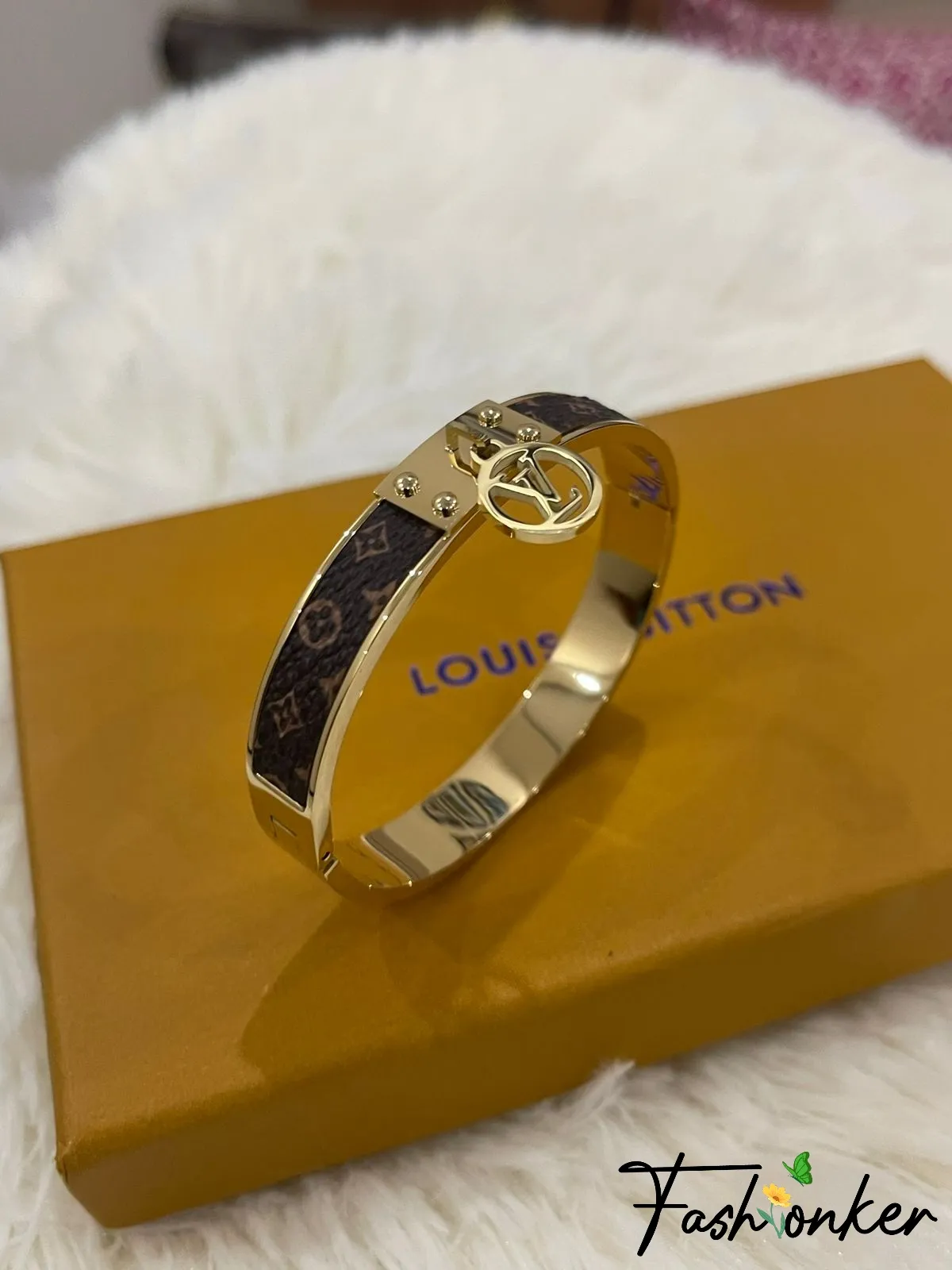 Best Price LV Hanging Bangle